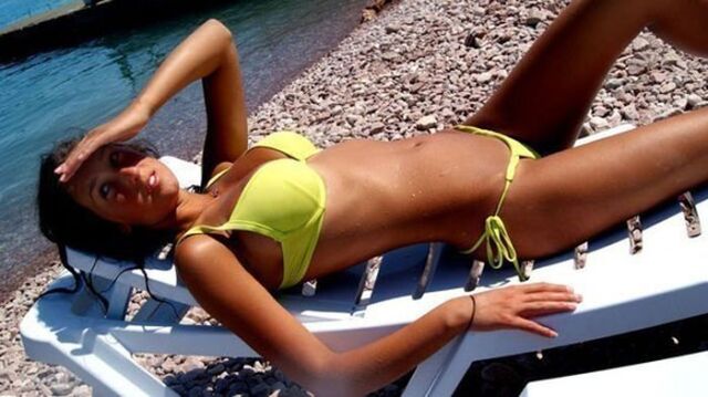 Bikini Girls (21 pics)