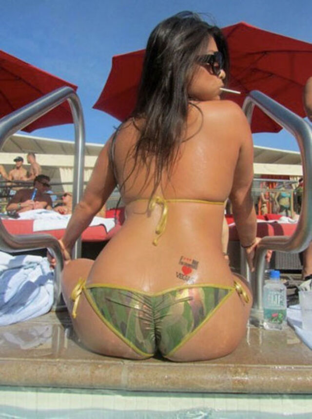 Wet Girls (21 pics)