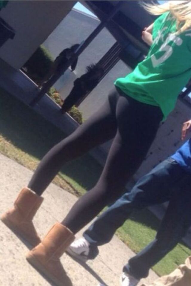 Girls In Yoga Pants (21 pics)