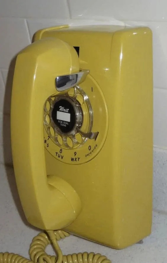 Strange Phones From The Past (21 pics)