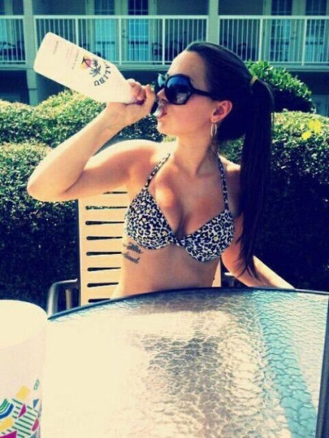 Bikini Girls (21 pics) Bikini Girls (21 pics)