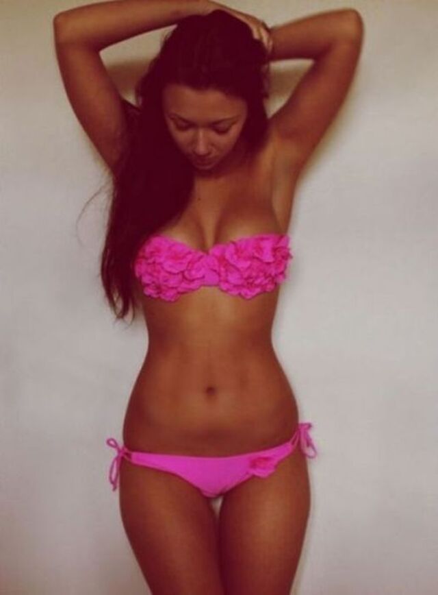 Bikini Girls (21 pics)