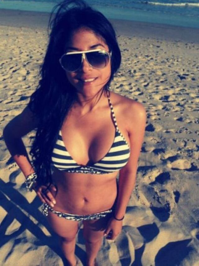 Bikini Girls (21 pics) Bikini Girls (21 pics)