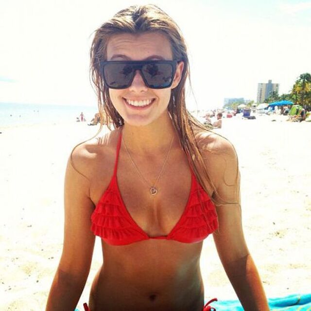 Bikini Girls (21 pics) Bikini Girls (21 pics)