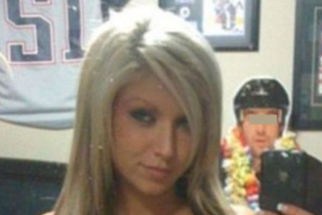 Busty Girls (21 pics)
