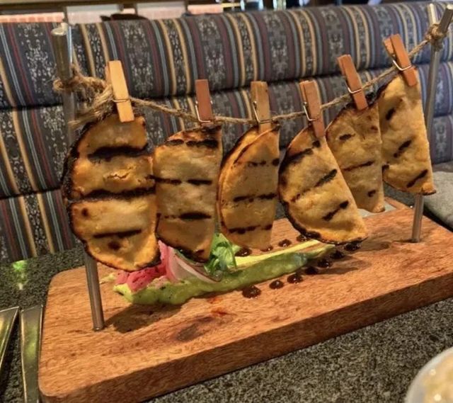 Crazy Food Serving (23 pics)